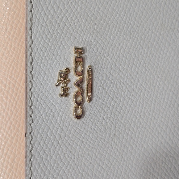 Coach Accordian Apricot & Cream Zip Wallet - Picture 3 of 17